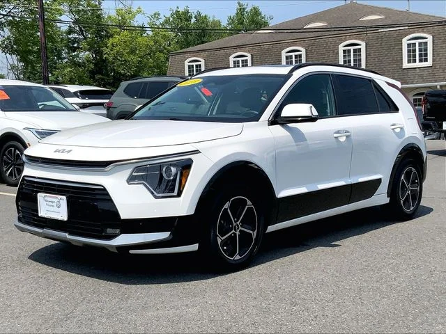Used 2023 White Kia SX image 2