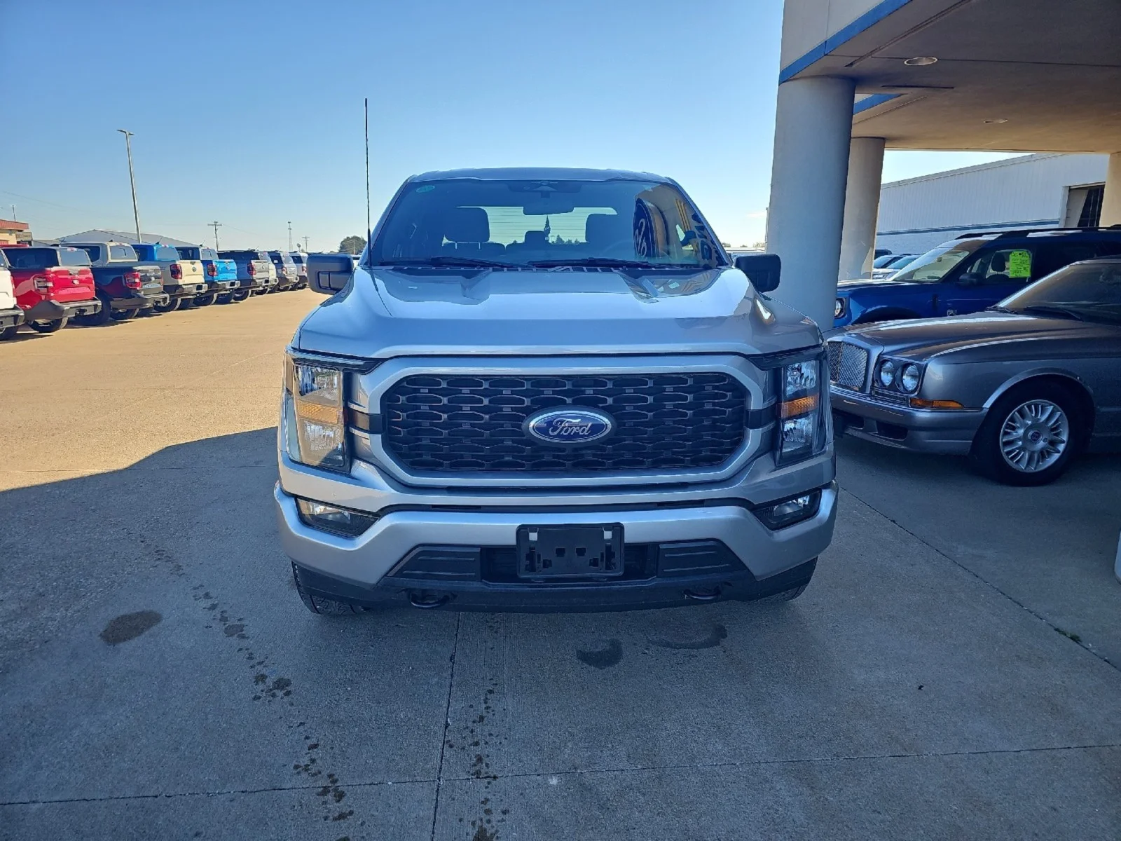 Used 2023 Iconic Silver Ford XL image 3