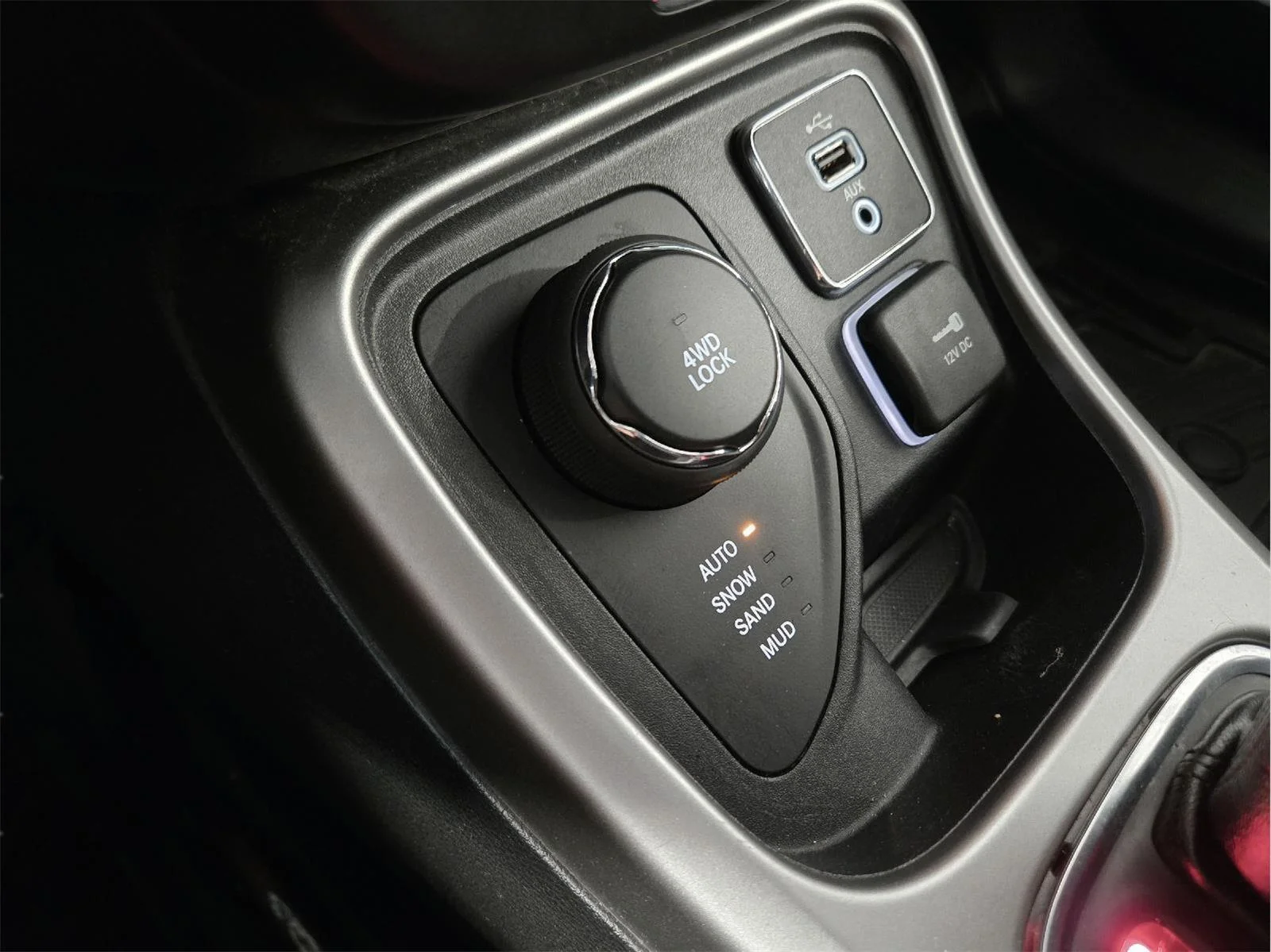 Used 2018 BLACK JEEP SPORT image 21