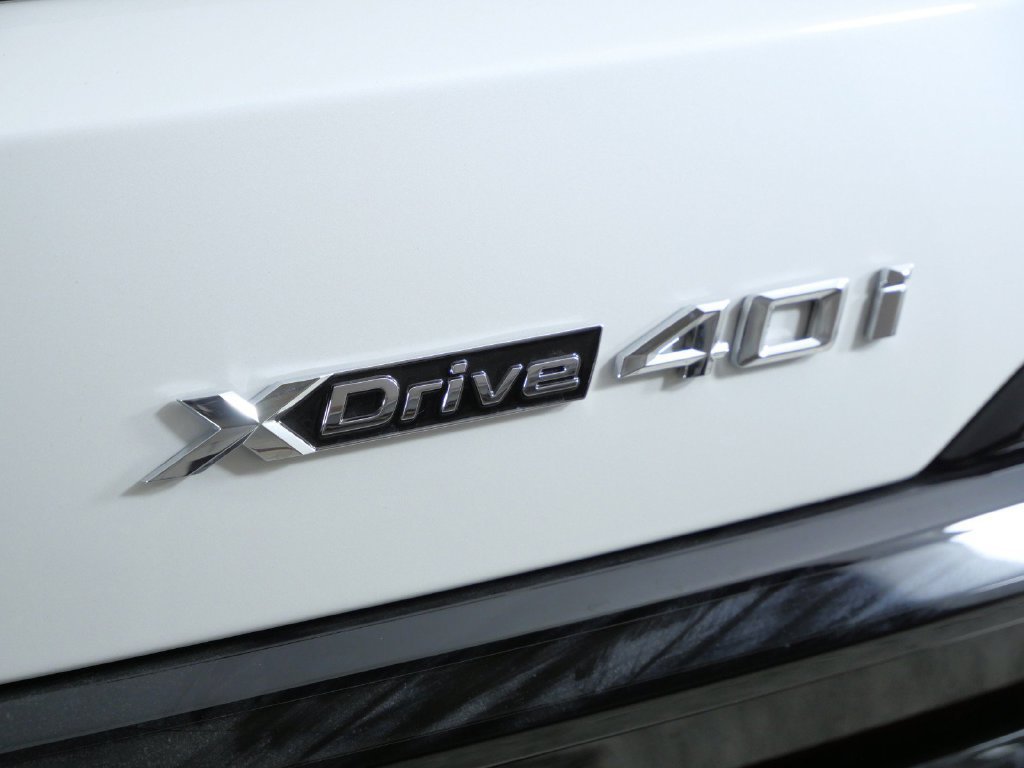 Used 2027 White BMW xDrive40i image 13