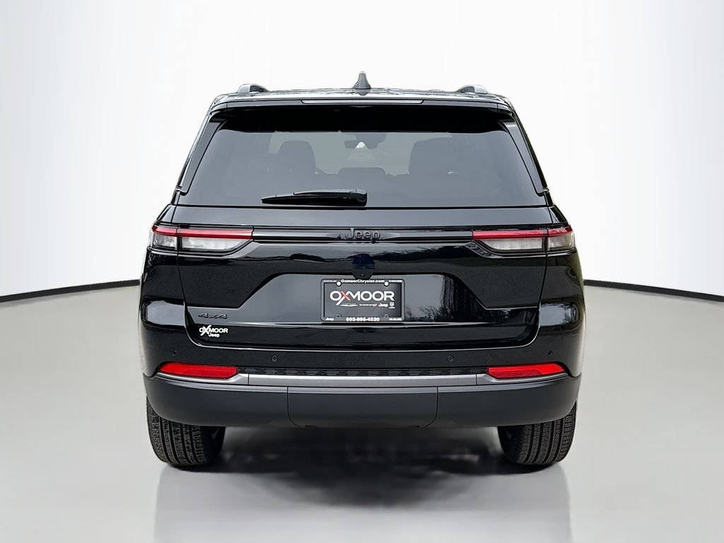 New 2026 Diamond Black Crystal Pearl-Coat Exterior Paint Jeep Limited image 5