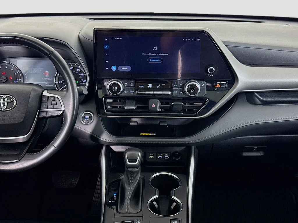 Used 2023  Toyota XLE image 14