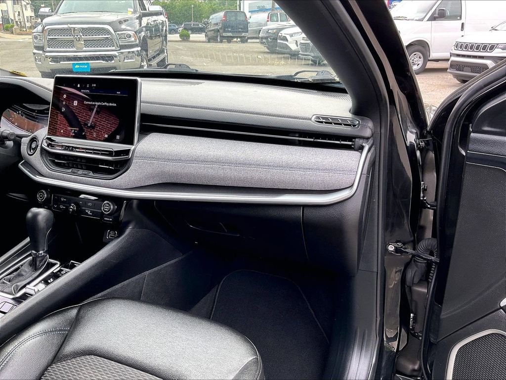Used 2024 Black Jeep Latitude image 13