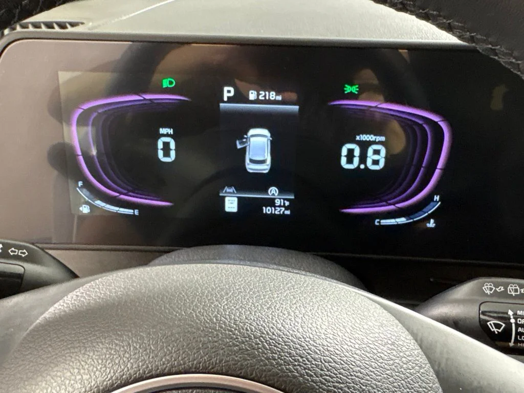 Used 2025 White Kia X-Line image 32