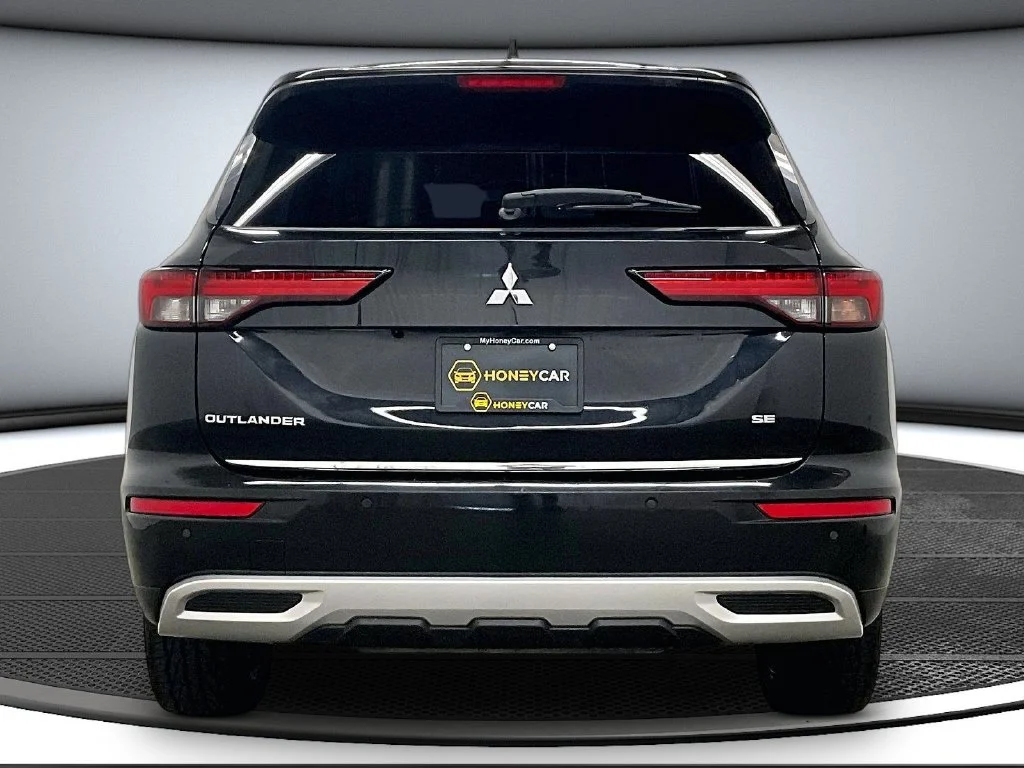 Used 2023 Black Mitsubishi SE image 5