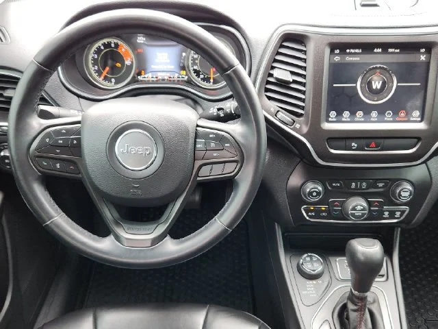 Used 2020 Silver Jeep Trailhawk image 27