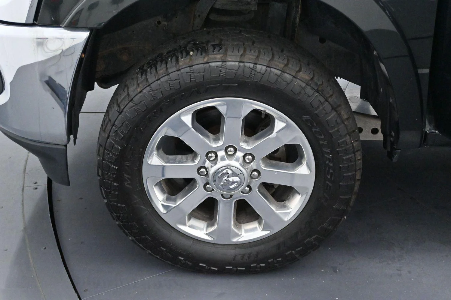 Used 2019 Black Forest Green Pearlcoat Ram Laramie image 32