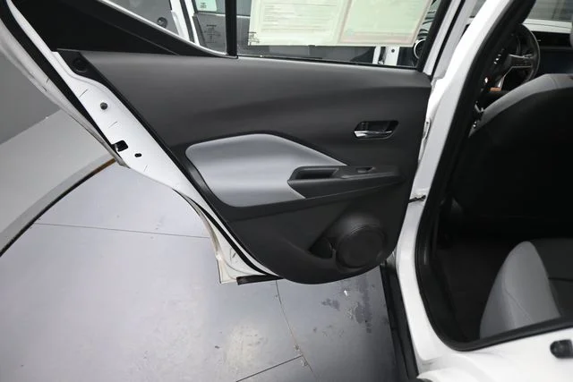 Used 2024 White Nissan SR image 95