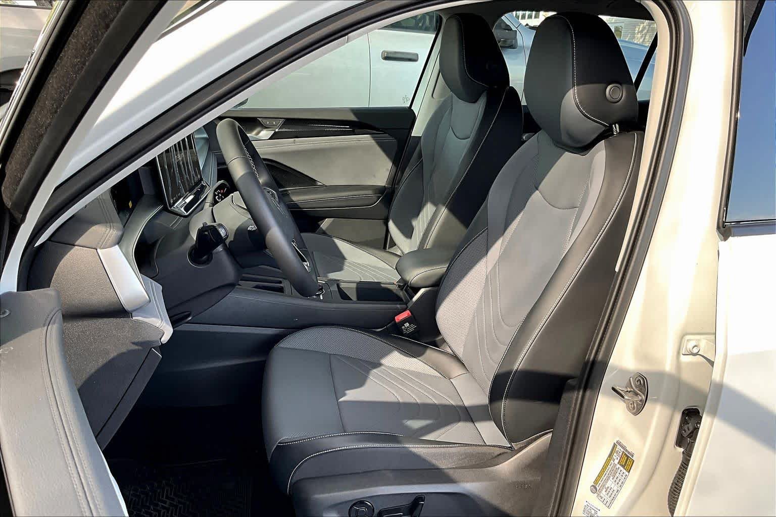 New 2026 Pure White Volkswagen 2.0T SE image 9