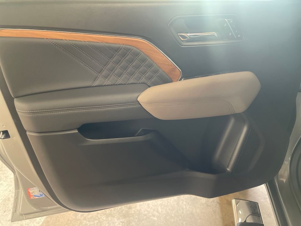 Used 2024 Silver GMC Denali image 23