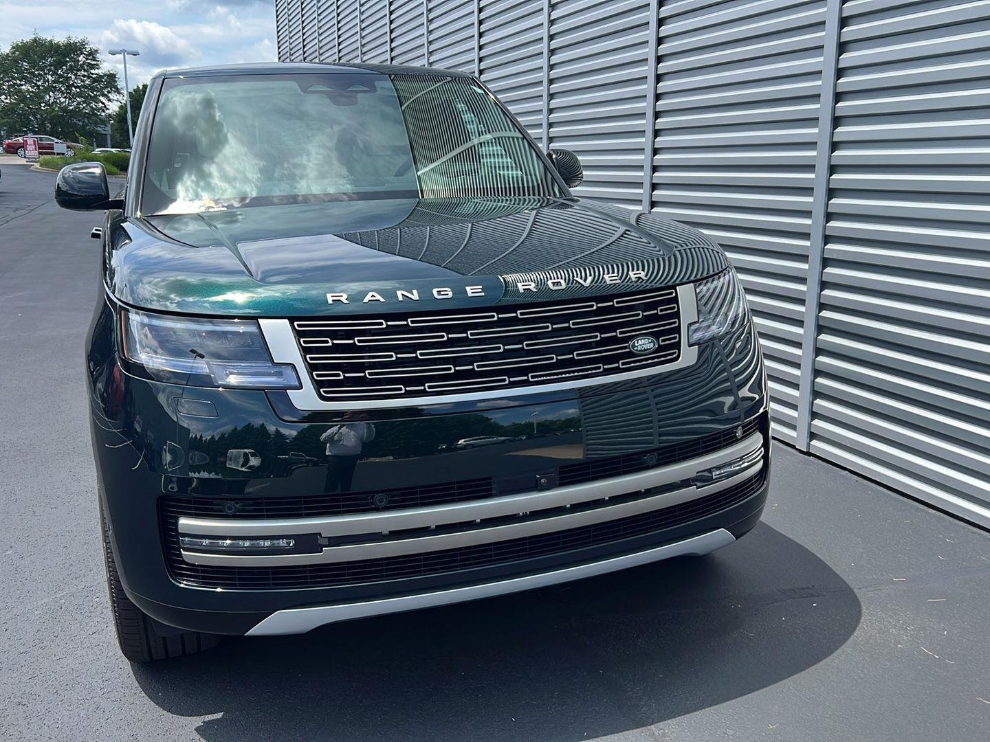 New 2026 British Racing Green SV Bespoke Ultra Met Gloss Land Rover SE image 8