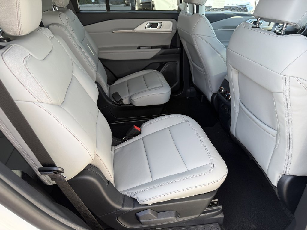 New 2026 Star White Metallic Tri-Coat Ford Active image 16