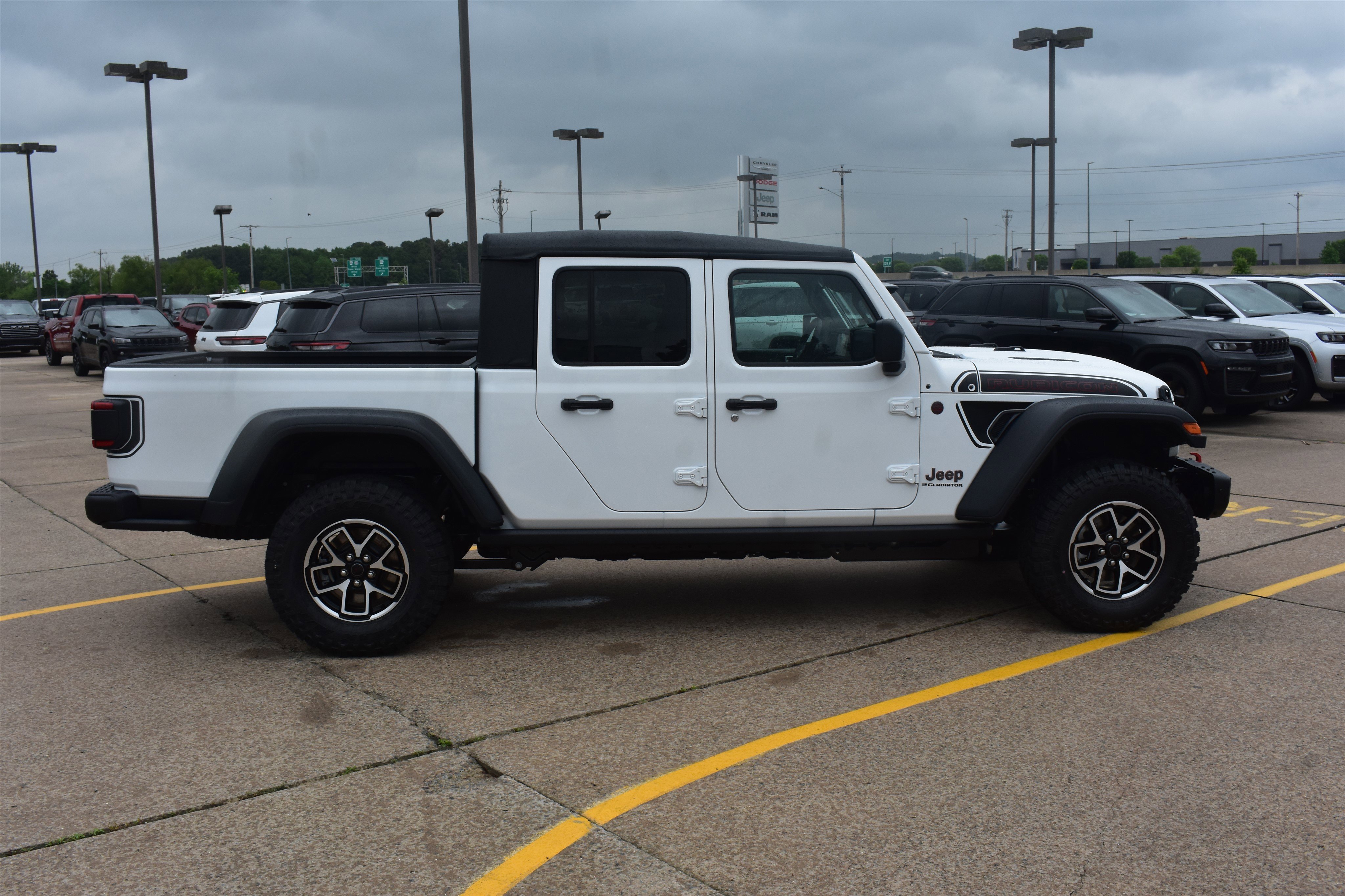 New 2026 Bright White Clear-Coat Exterior Paint Jeep Shadow Ops image 4