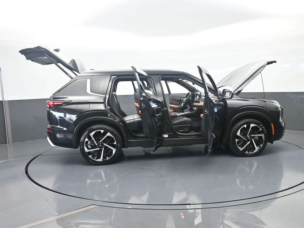 Used 2022 Black Mitsubishi SEL image 84