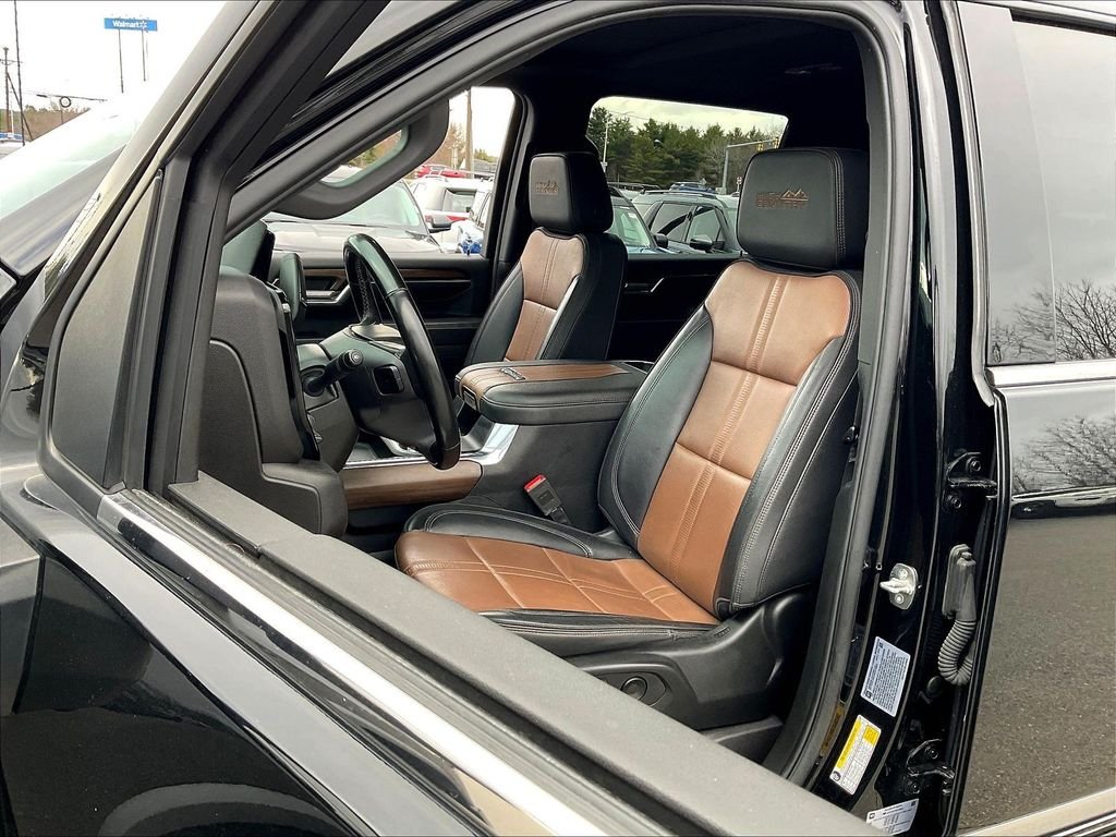 Used 2024 Black Chevrolet High Country image 9