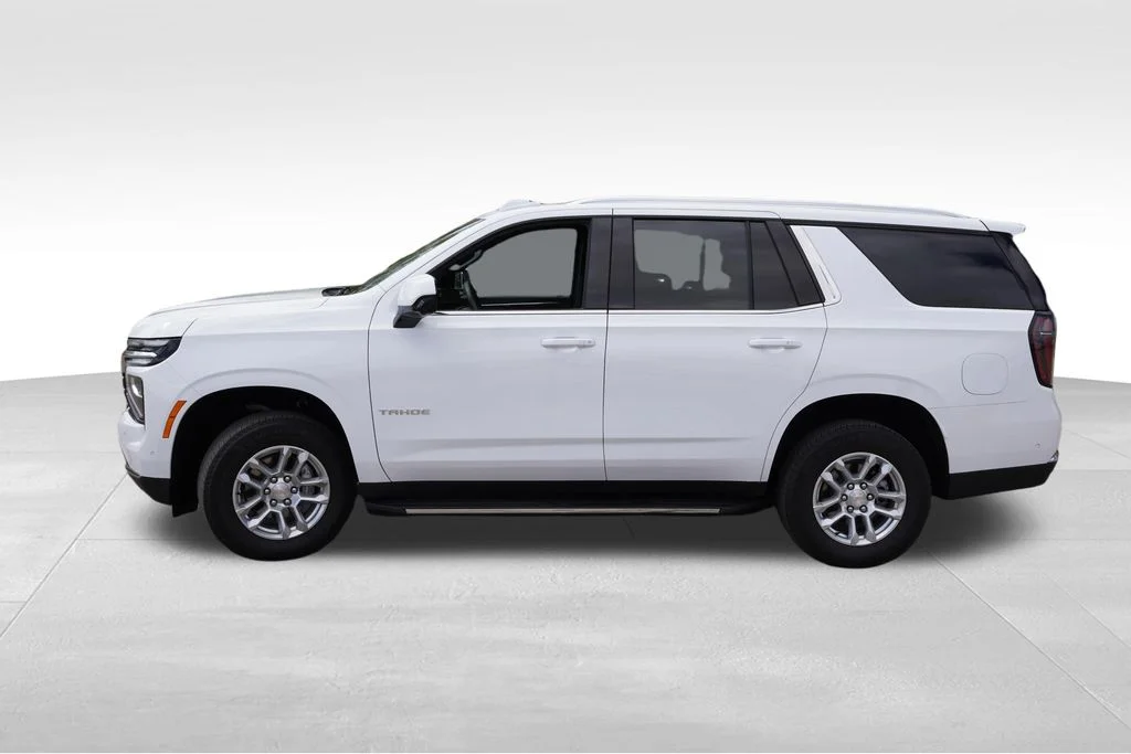 Used 2025 Summit White Chevrolet LT image 9