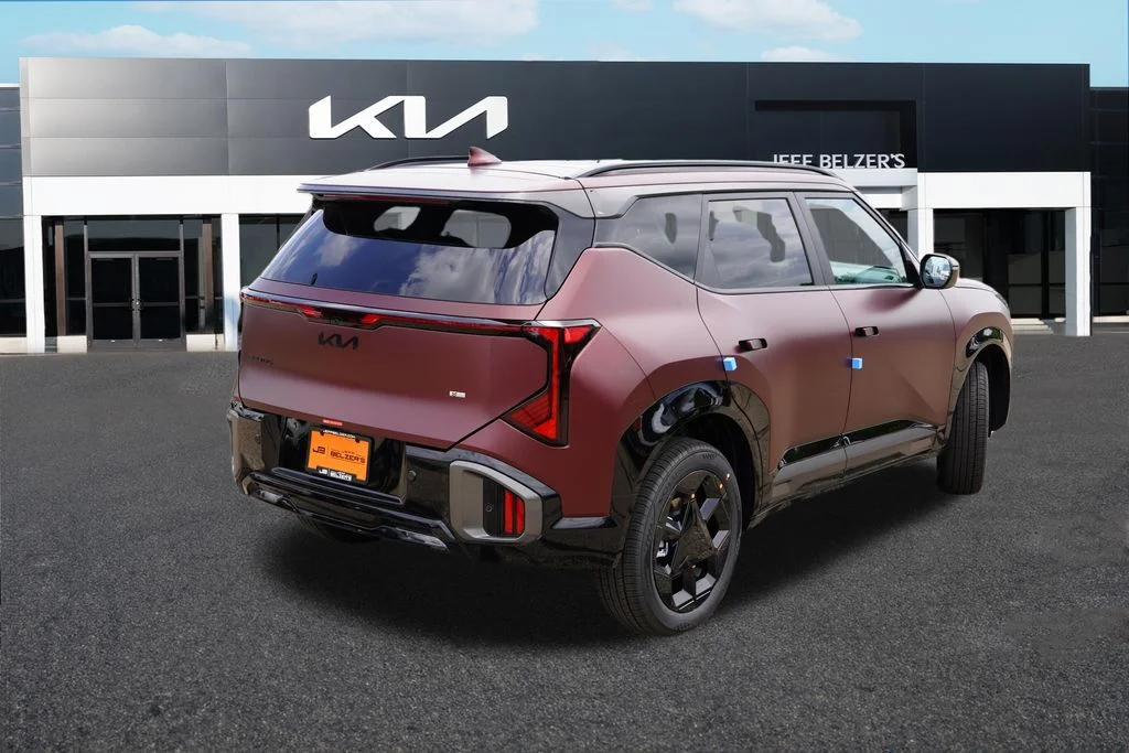 New 2027 Magma Red Matte Kia X-Line S image 3