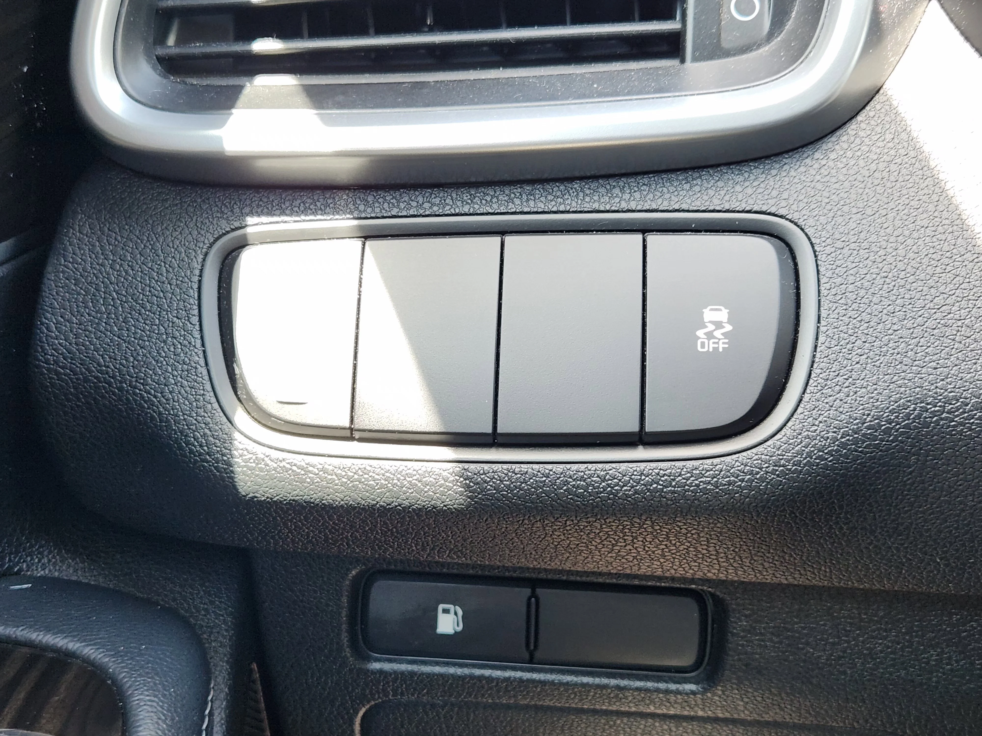 Used 2020 Everlasting Silver Kia L image 22