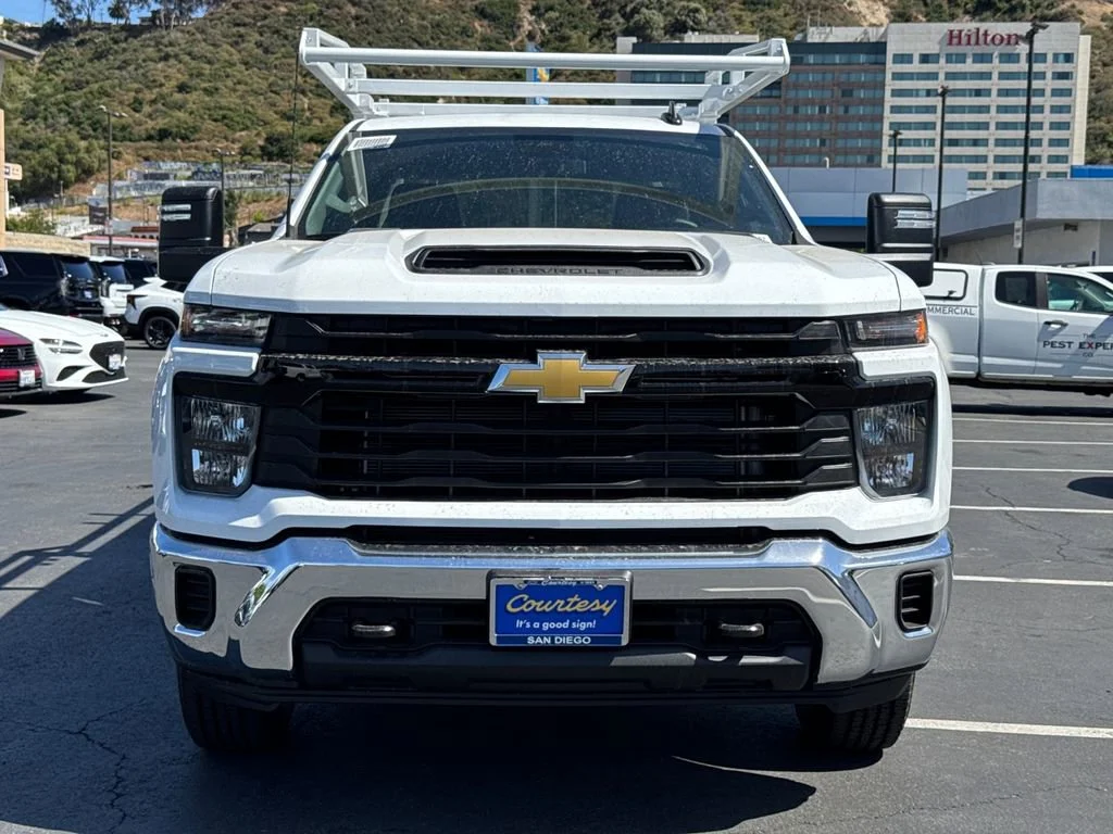 New 2026 Summit White Chevrolet WT image 4