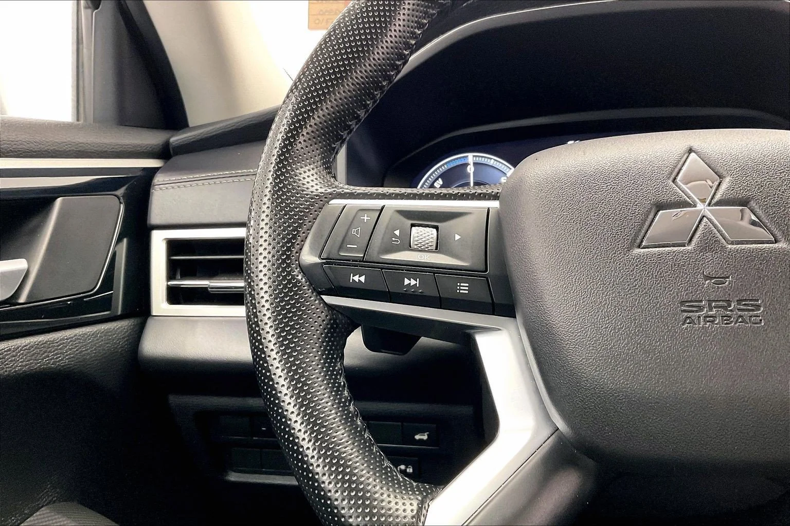 2023 Mitsubishi Outlander Plug-In Hybrid SE - Photo 20