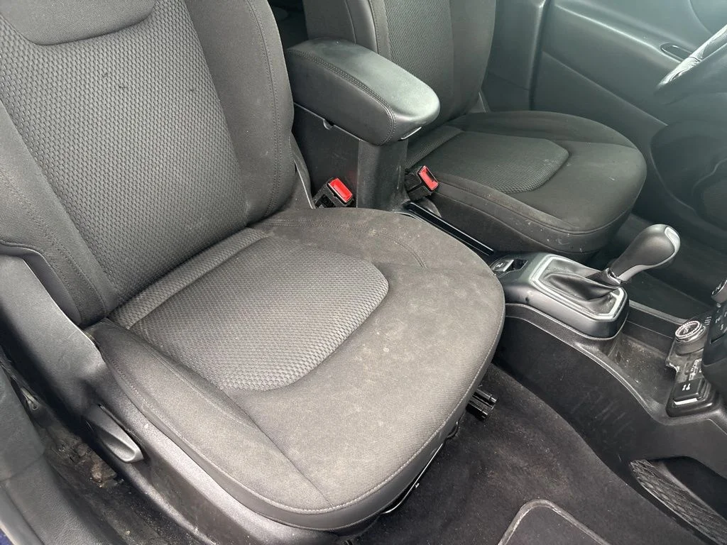 Used 2018 Blue Jeep Latitude image 26