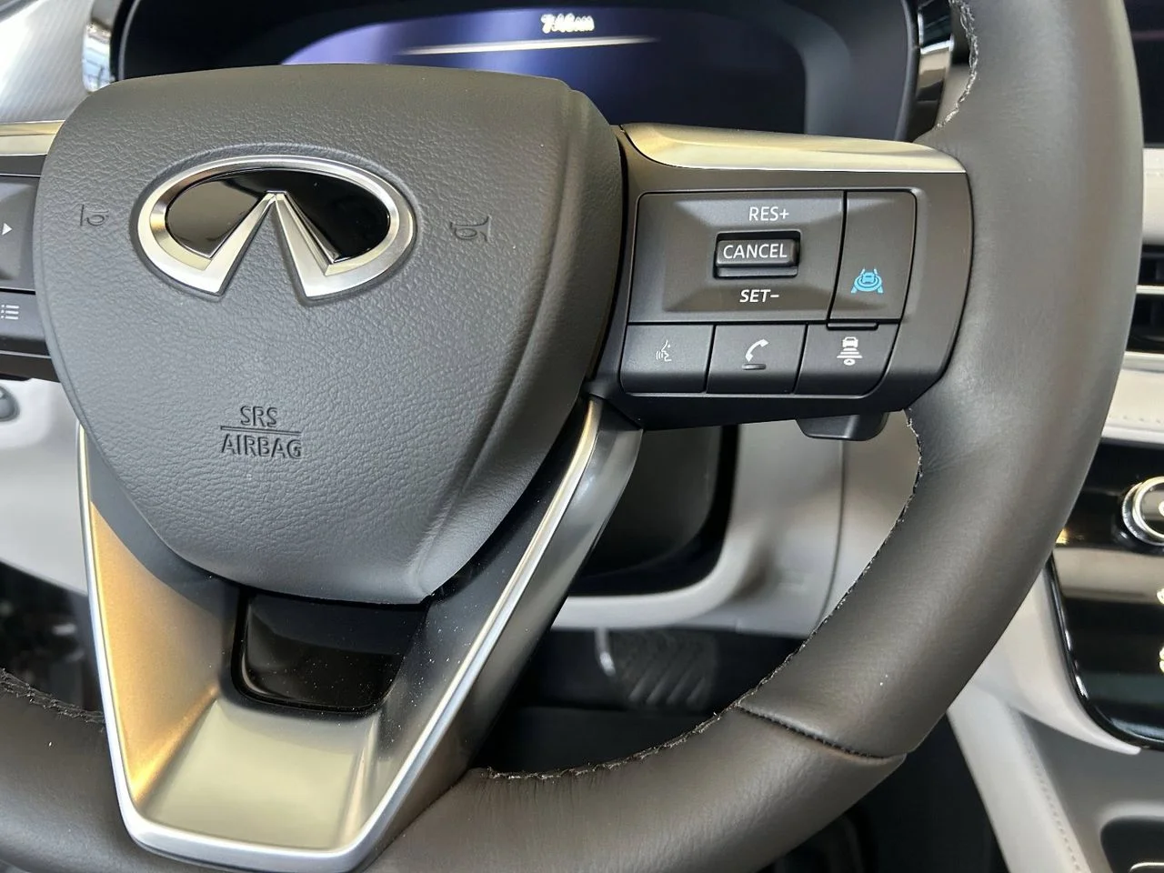 New 2027 GRAPHITE SHADOW INFINITI Luxe AWD image 24