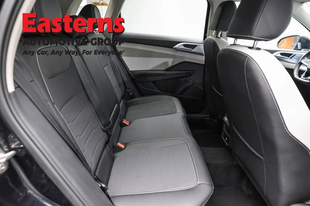 Used 2025 Black Volkswagen 1.5T SE image 22