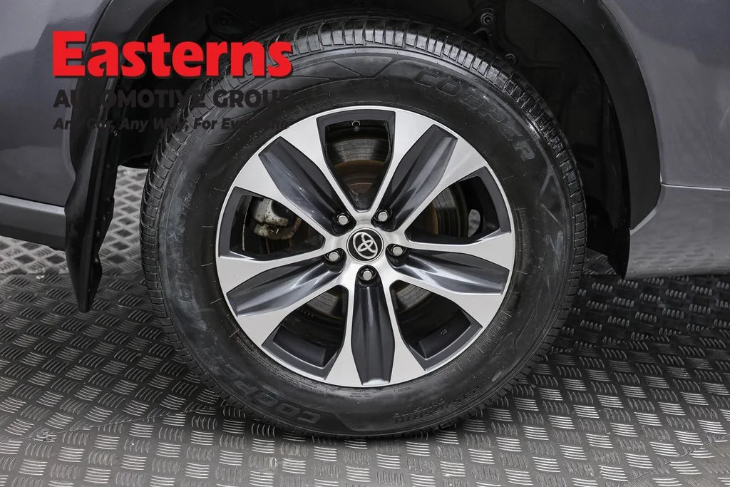 Used 2022 Gray Toyota XLE image 31