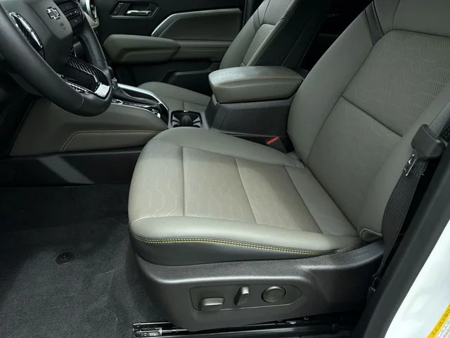 Used 2025 White Chevrolet ZR2 image 22