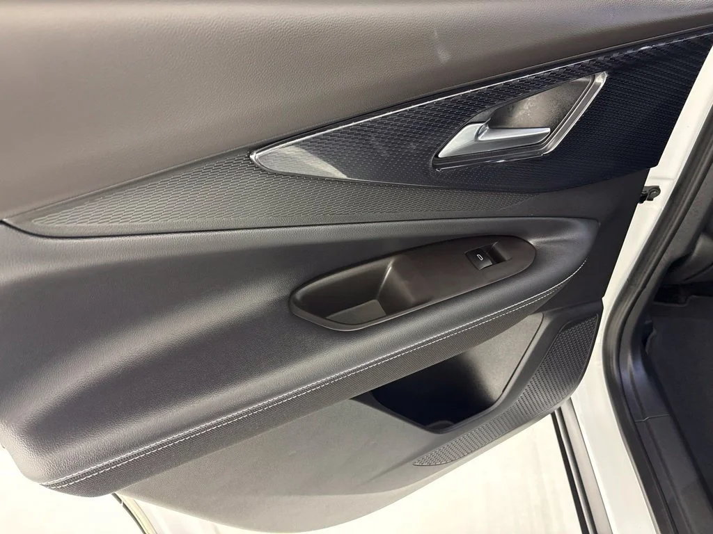 Used 2024 Summit White Chevrolet LT image 29