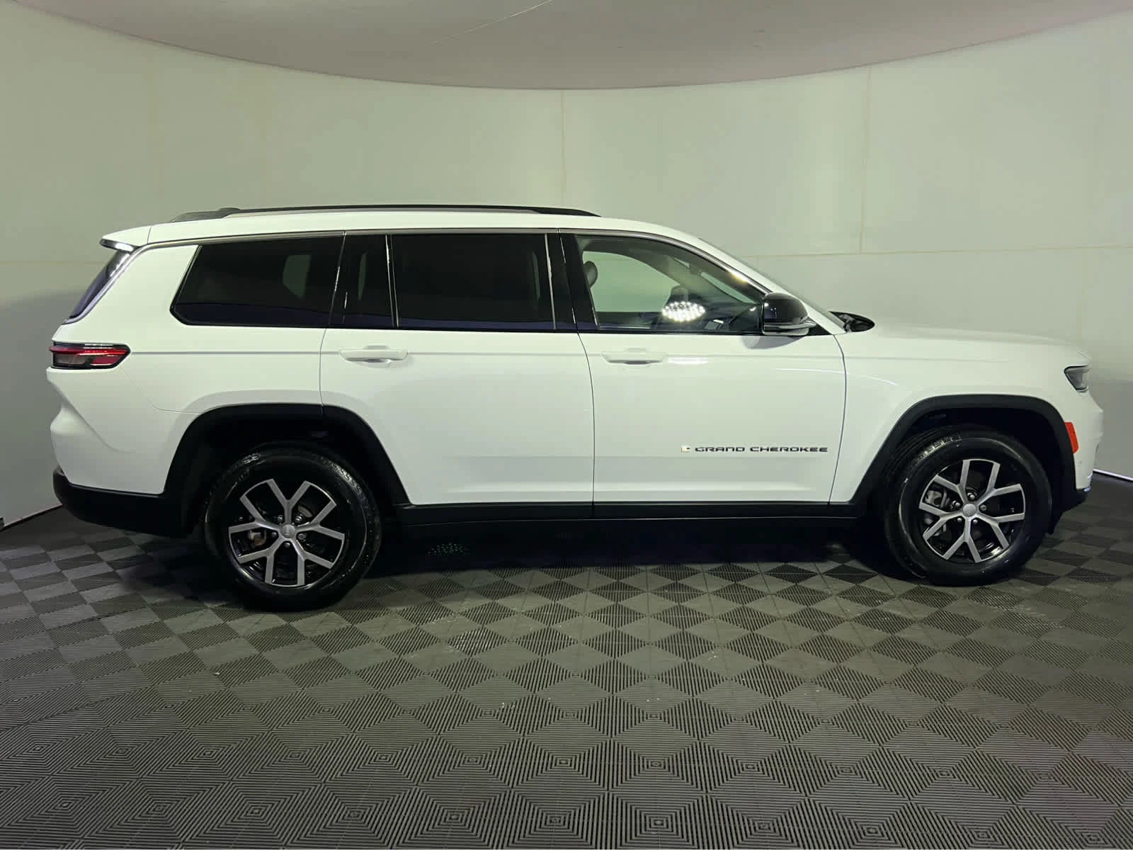 Used 2023 Bright White Clearcoat Jeep Limited image 8