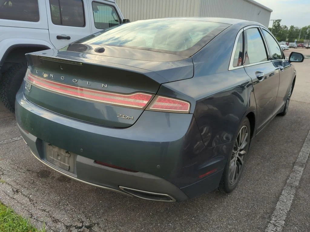 Used 2019 Diamond Lincoln Standard image 3