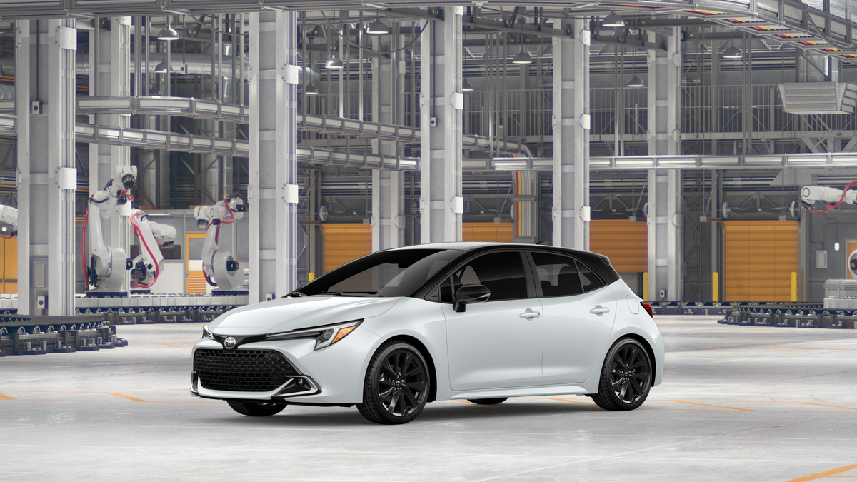 New 2027 Wind Chill Pearl with Black roof Toyota XSE image 2
