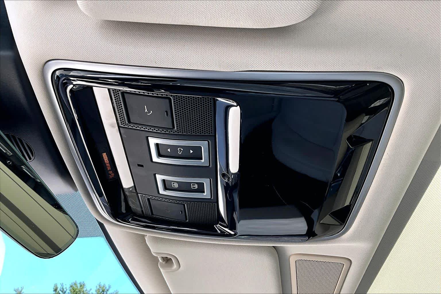 Used 2022 Ethereal Frost Silver Land Rover HSE Silver Edition image 32