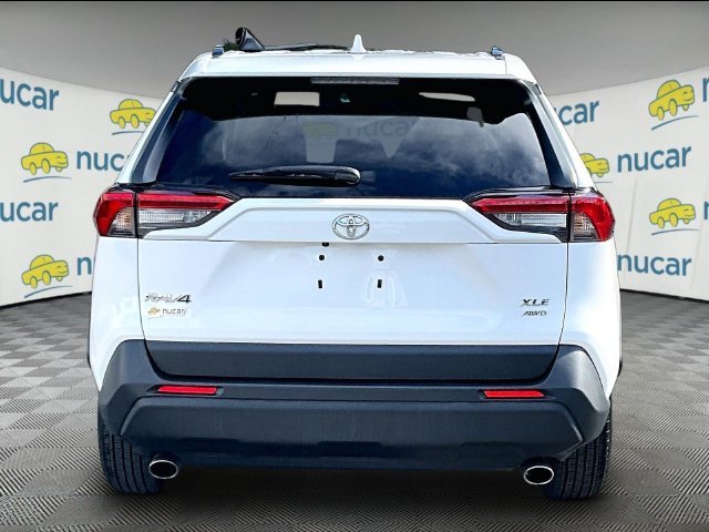 Used 2025 White Toyota XLE image 4
