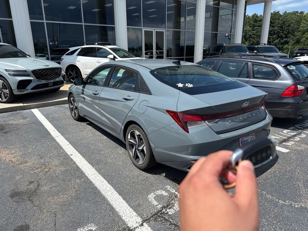 Used 2023 Gray Hyundai SEL image 6