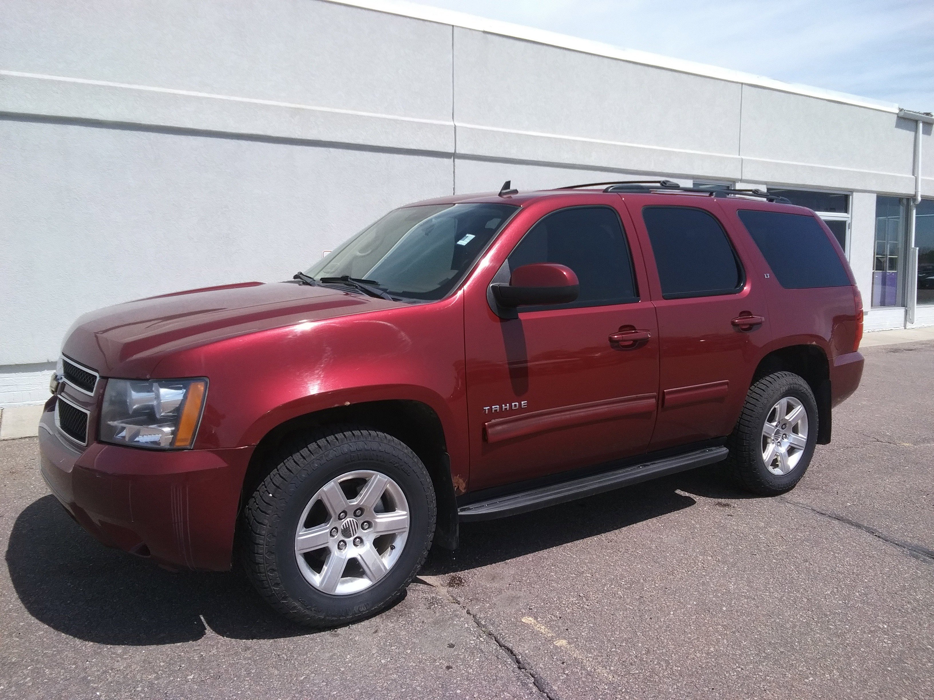 Used 2010 Chevrolet Tahoe LT with VIN 1GNUKBE01AR129935 for sale in Aberdeen, SD