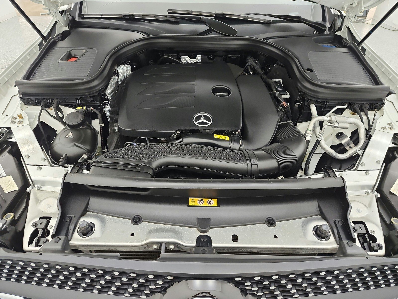 Used 2022 Polar White Mercedes-Benz GLC 300 SUV image 16