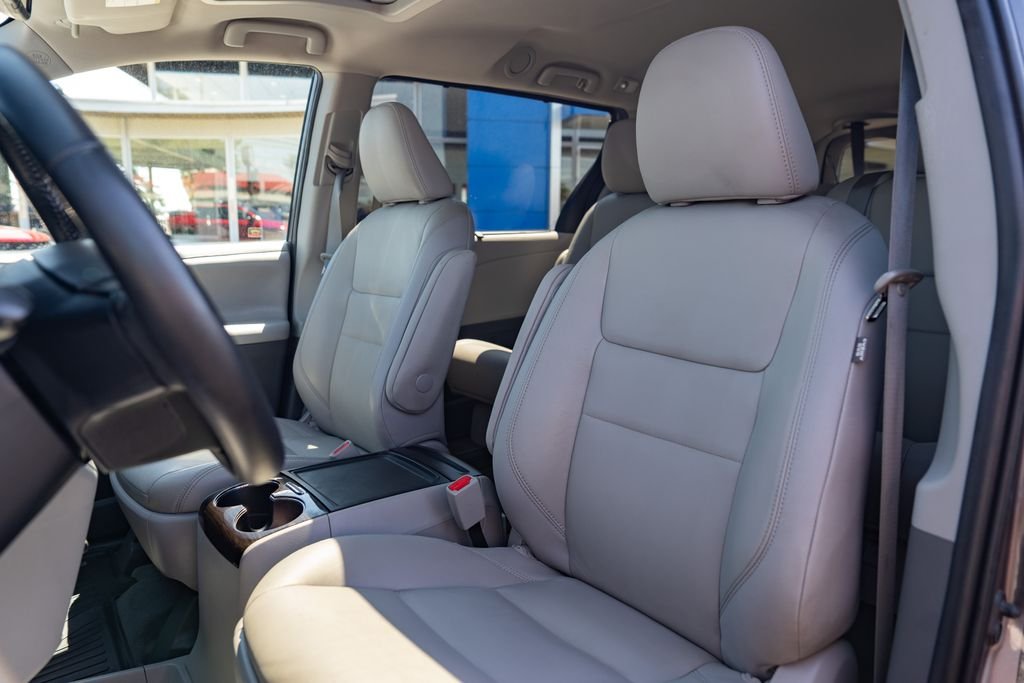 Used 2020 Predawn Gray Mica Toyota XLE image 25
