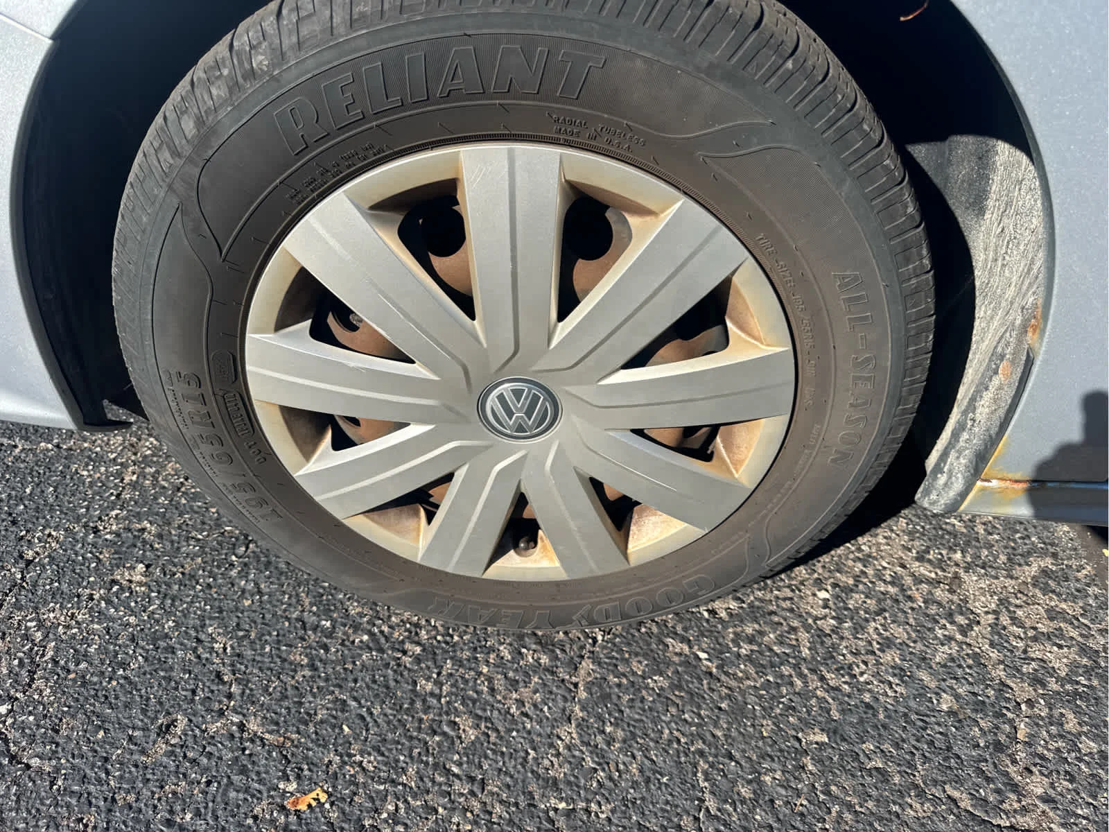 Used 2015  Volkswagen 2.0L S image 12