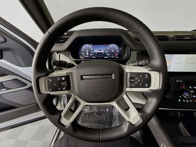 Used 2024 Hakuba Silver Metallic Land Rover X-Dynamic SE image 12