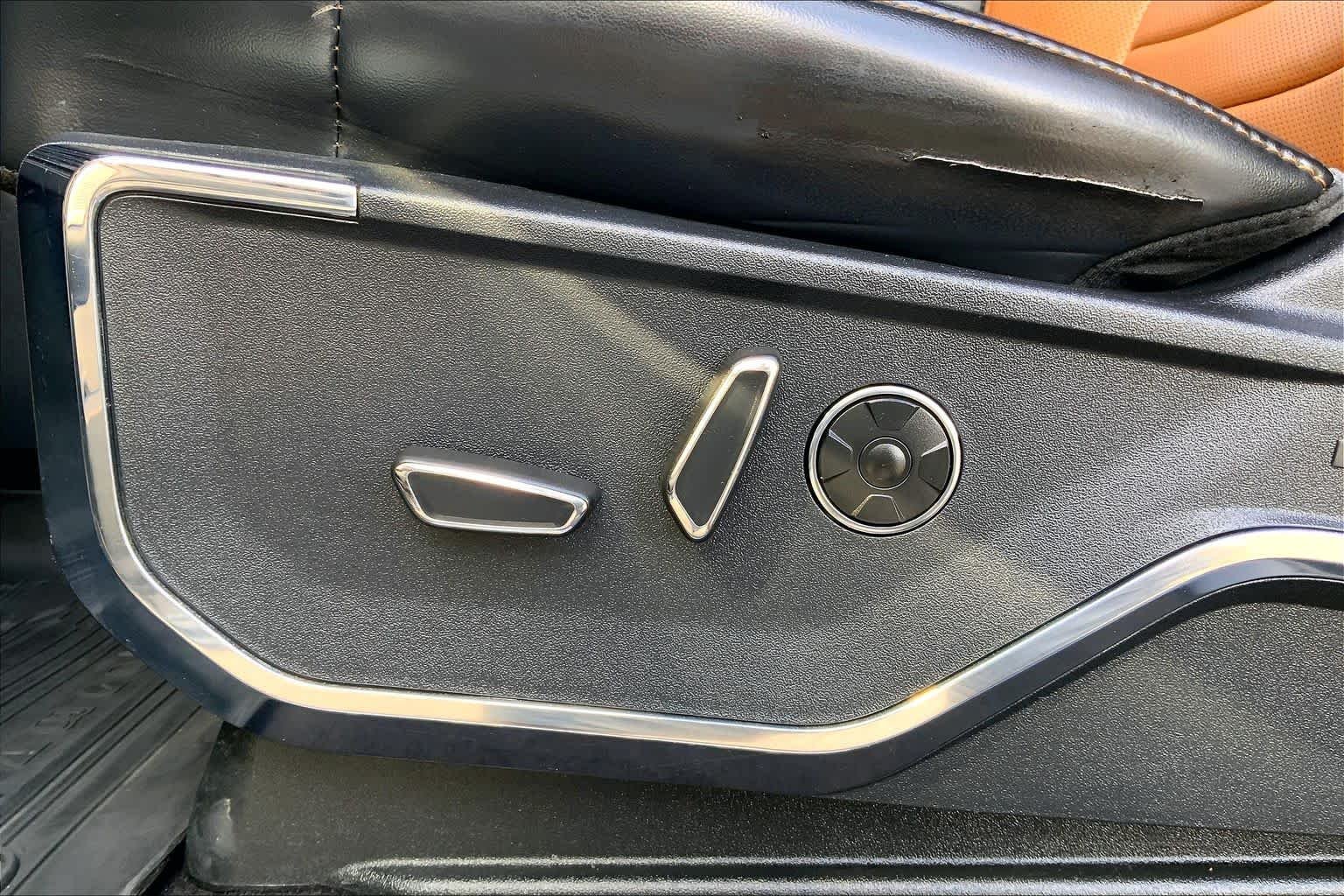 Used 2022 Carbonized Gray Metallic Ford Platinum image 33