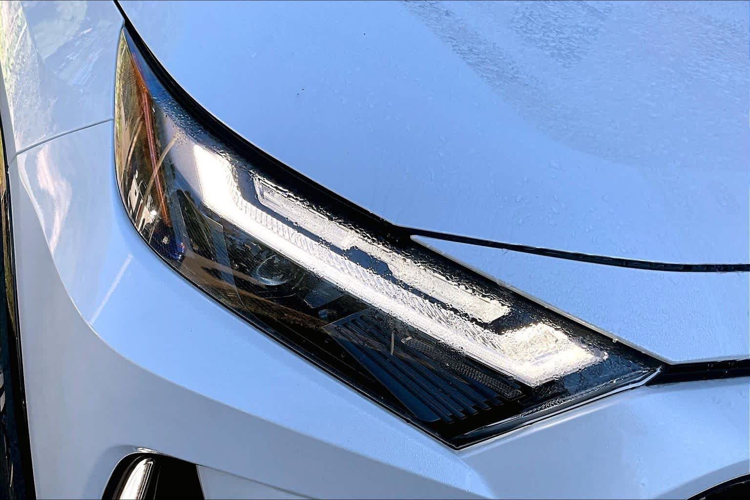 Used 2025 Wind Chill Pearl/Midnight Black Metallic Toyota XSE image 28