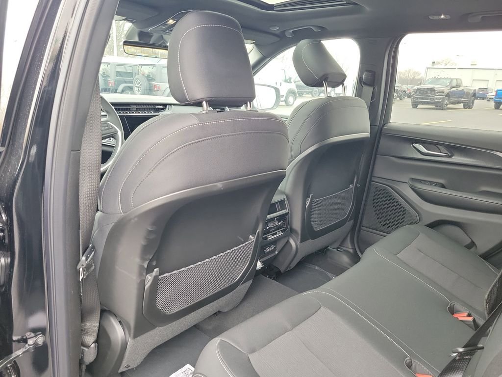 New 2026 Diamond Black Crystal Pearlcoat Jeep Laredo X image 9