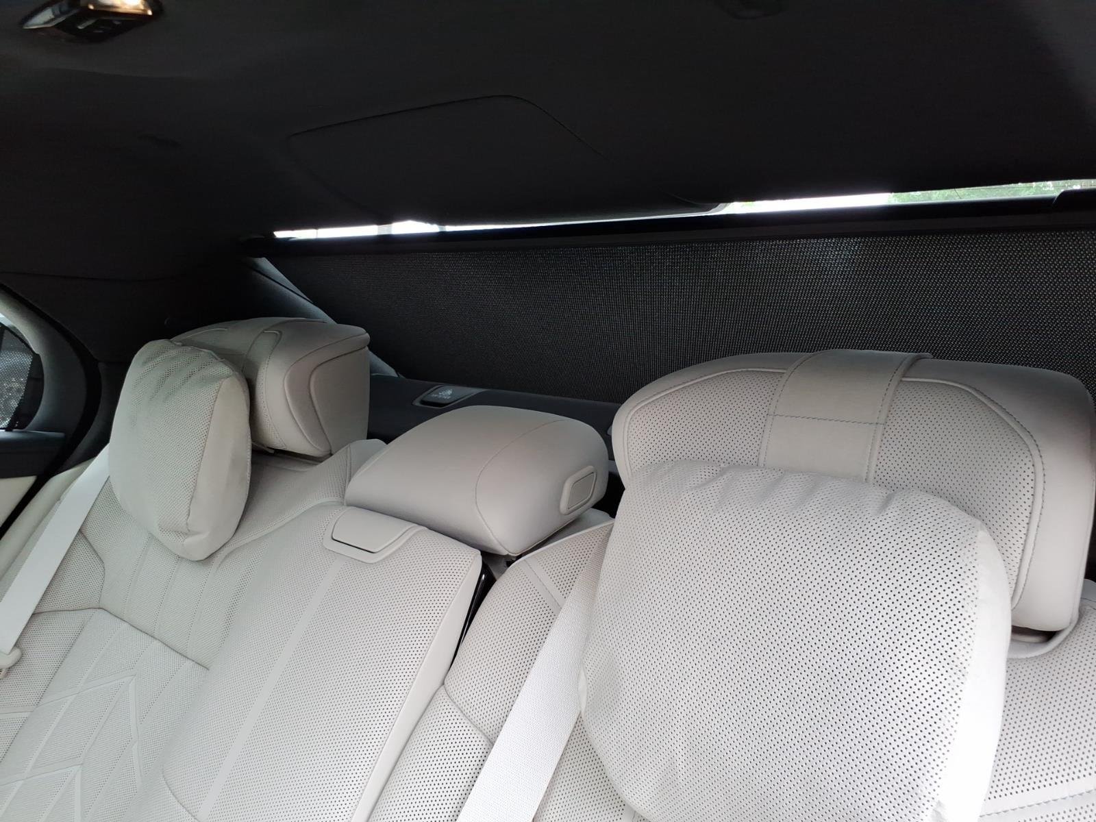Used 2025 Mineral White Metallic BMW 760i xDrive image 27