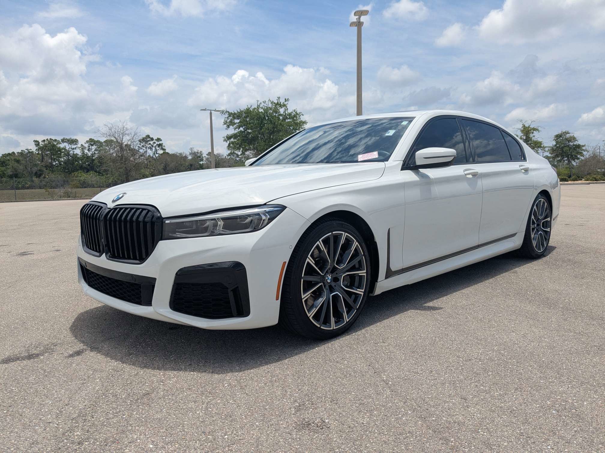 Used 2022 Alpine White BMW 750i xDrive image 9
