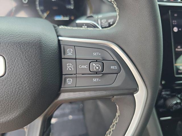 New 2026 Bright White Clear-Coat Exterior Paint Jeep Laredo image 23