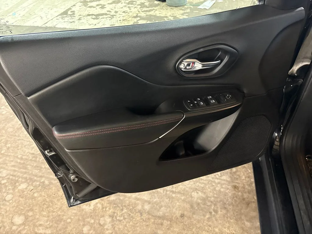 Used 2020 Black Jeep Trailhawk image 15