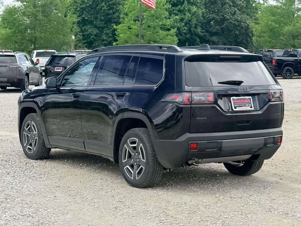 New 2026 Diamond Black Crystal Pearl-Coat Exterior Paint Jeep Limited image 9