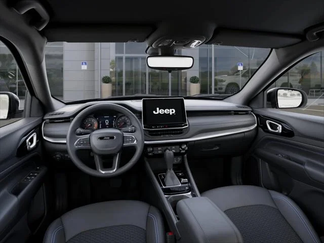 New 2026 Diamond Black Crystal Pearl-Coat Exterior Paint Jeep Latitude image 40